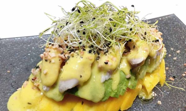 Ensalada de Aguacate, Mango y Pollo