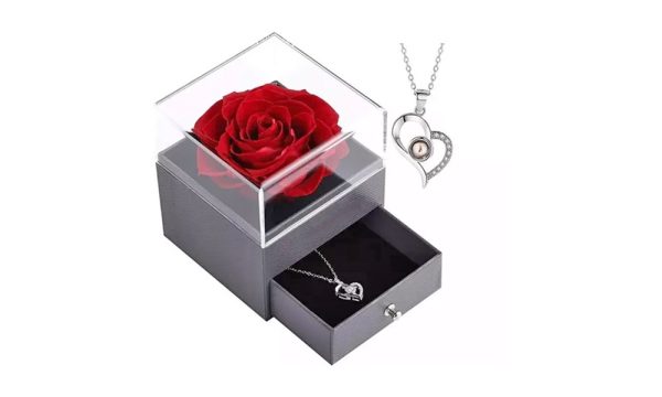 Caja con rosa eterna Black Box y colgante