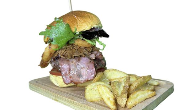 Burger Yakk Vikinga y patatas