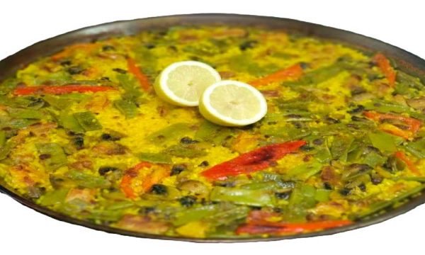Arroz con pollo y verduras sin paellera