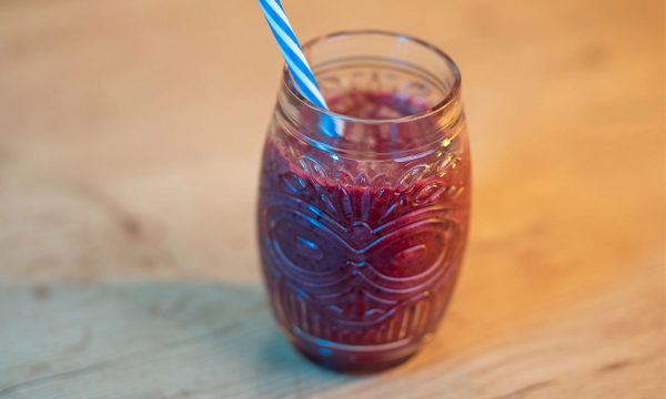 Smoothie de frambuesa, mora y fresa