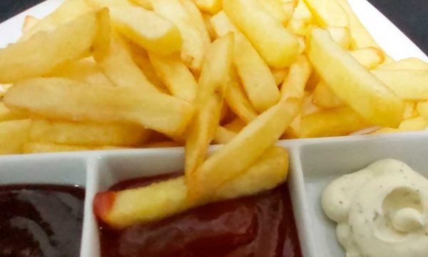 Patatas Fritas con Salsas
