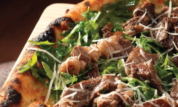 Pizza Vaca y Scamorza de masa napolitana