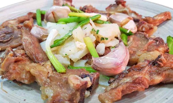 Cabrito Lechal Frito con Ajos