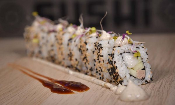 4. Uramaki Dutch Roll (8 piezas)