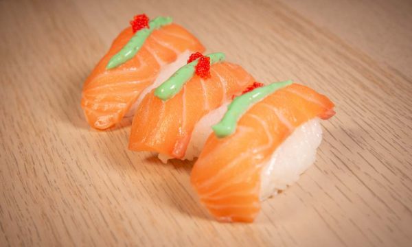 25. Nigiri Smoke Salmón (3 piezas)